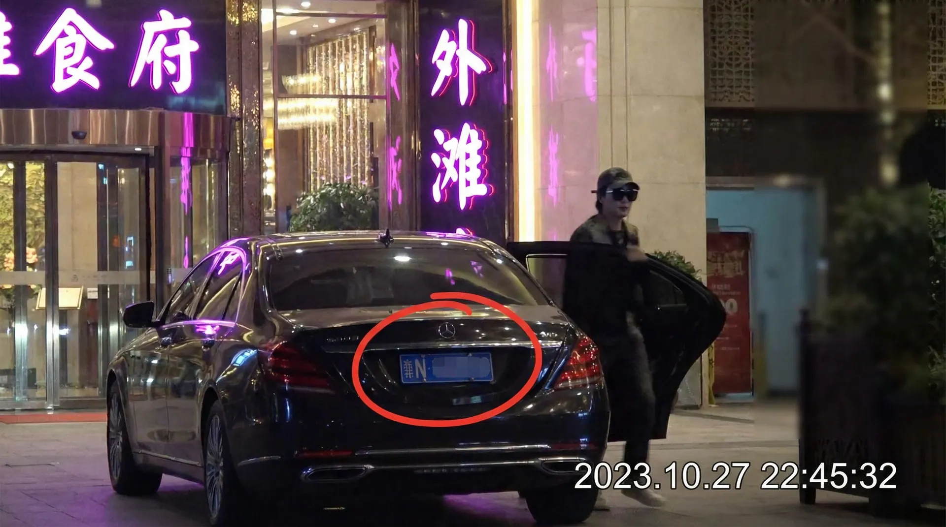 JEALOUSVUE强行熟睡 - 豪车餐厅外偷拍